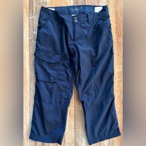 Columbia PFG Omni-Shade Navy Blue Cargo Capri Pants Women’s Size 4 21L